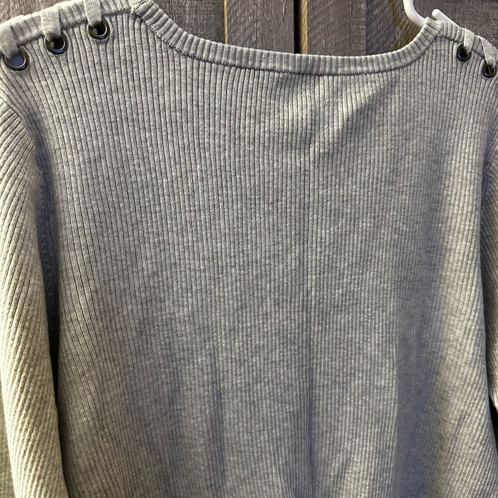 Gray Ribbed Women's Top - Picture 5 of 6